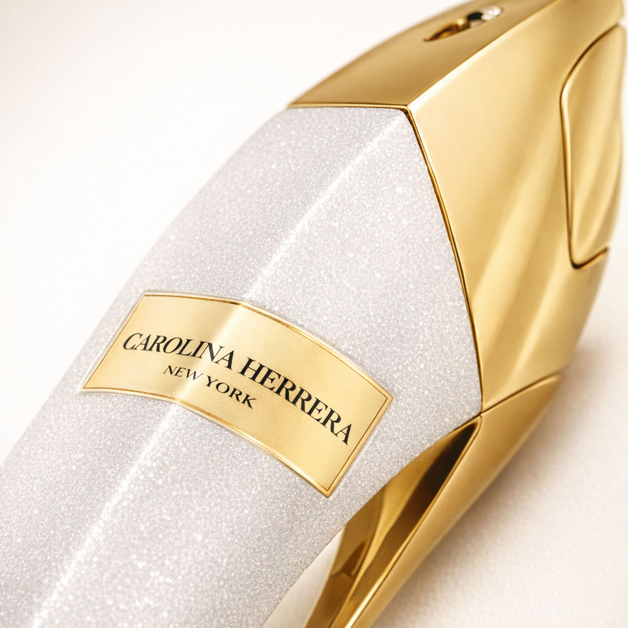 Carolina Herrera Good Girl Sparkling Ice EDP macro label detail gallery showcase