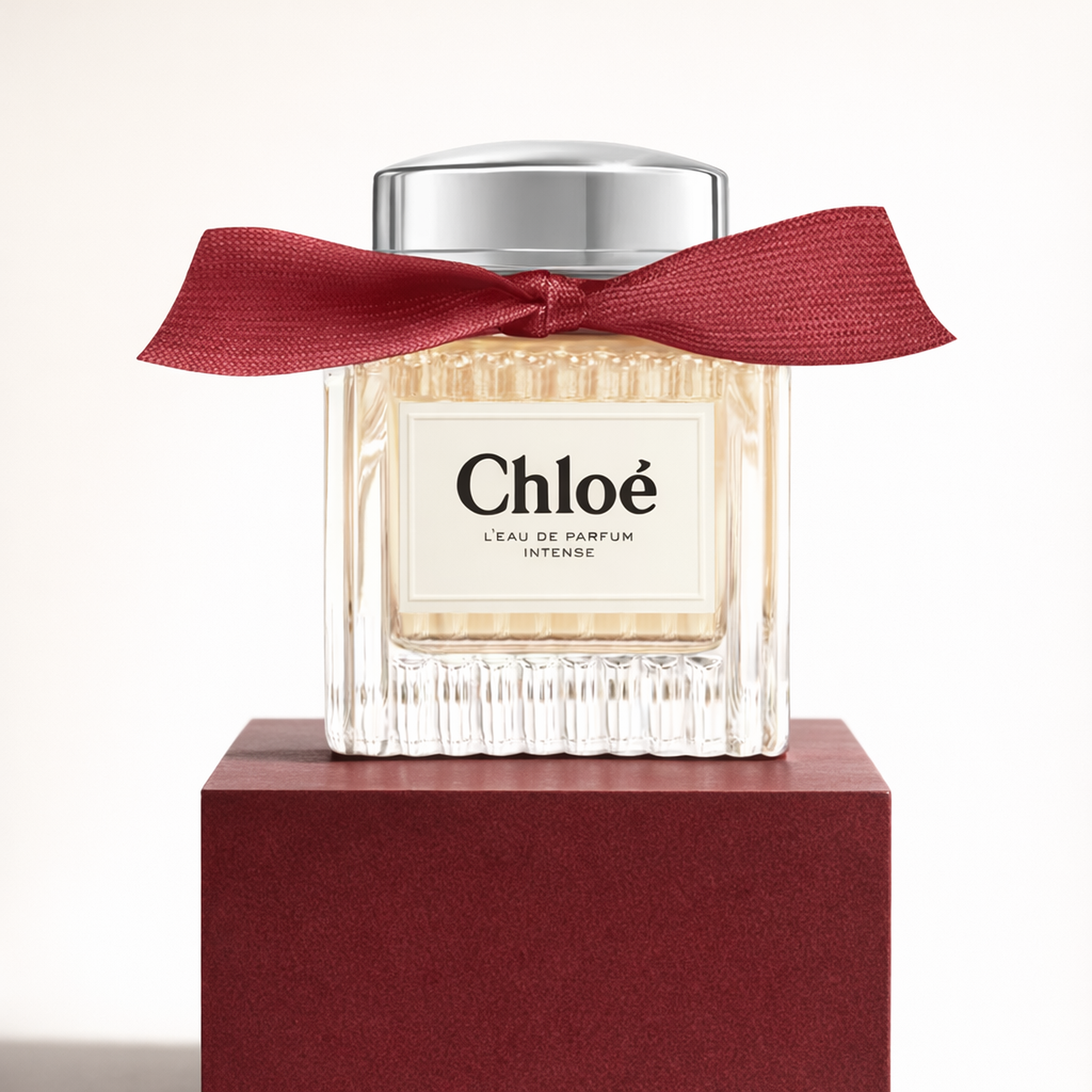Chloe L'edp for Women Intense EDP upright pedestal gallery showcase