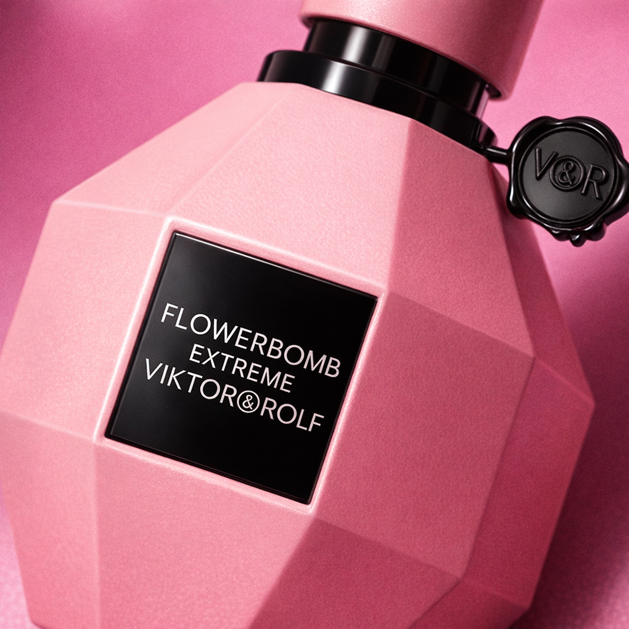 Viktor & Rolf Flowerbomb Extreme EDP Intense For Women macro label detail gallery showcase