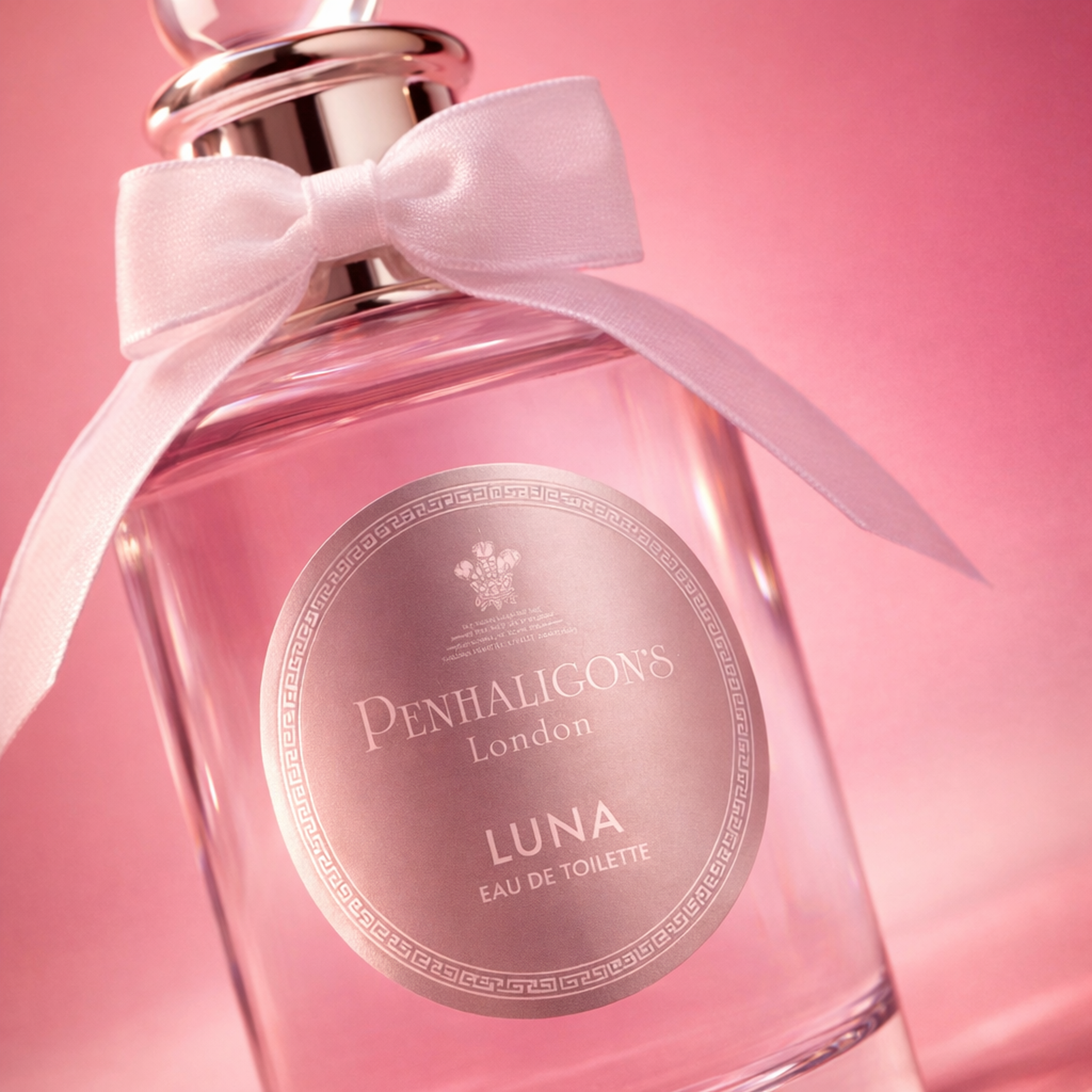 Penhaligons Luna EDT macro label detail gallery showcase