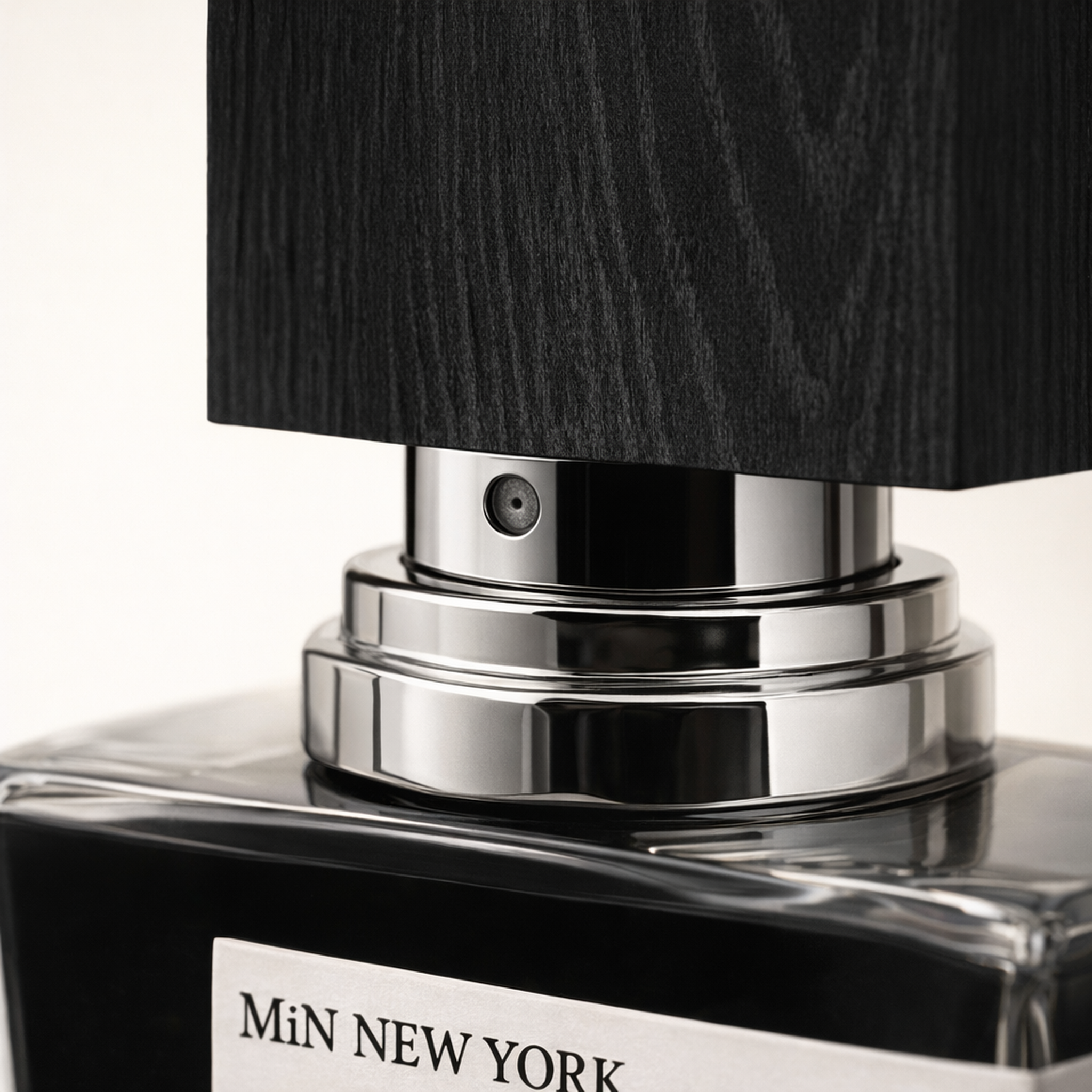 Min New York Dune Road Travel EDP cap macro detail gallery showcase