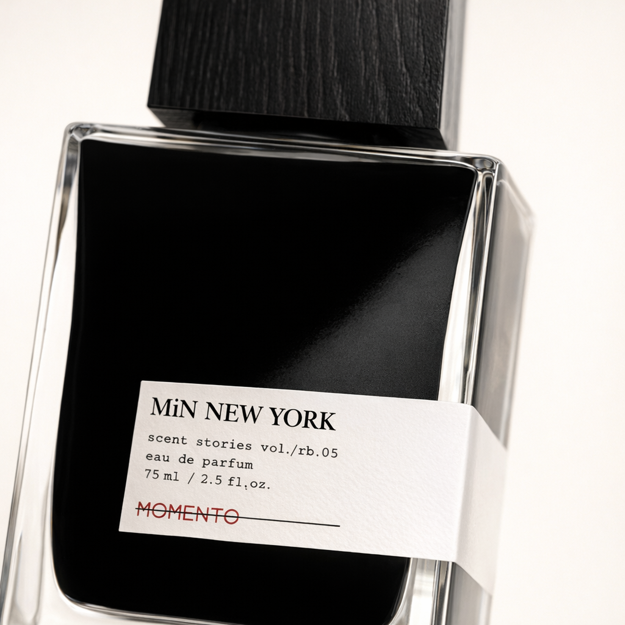 Min New York Momento EDP macro label detail gallery showcase