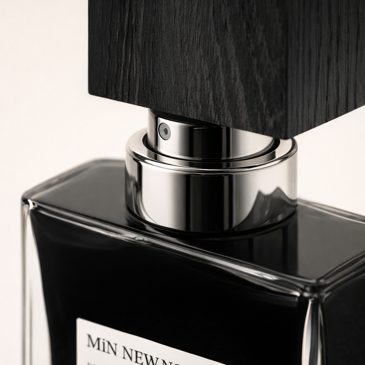 Min New York Momento EDP cap macro detail gallery showcase