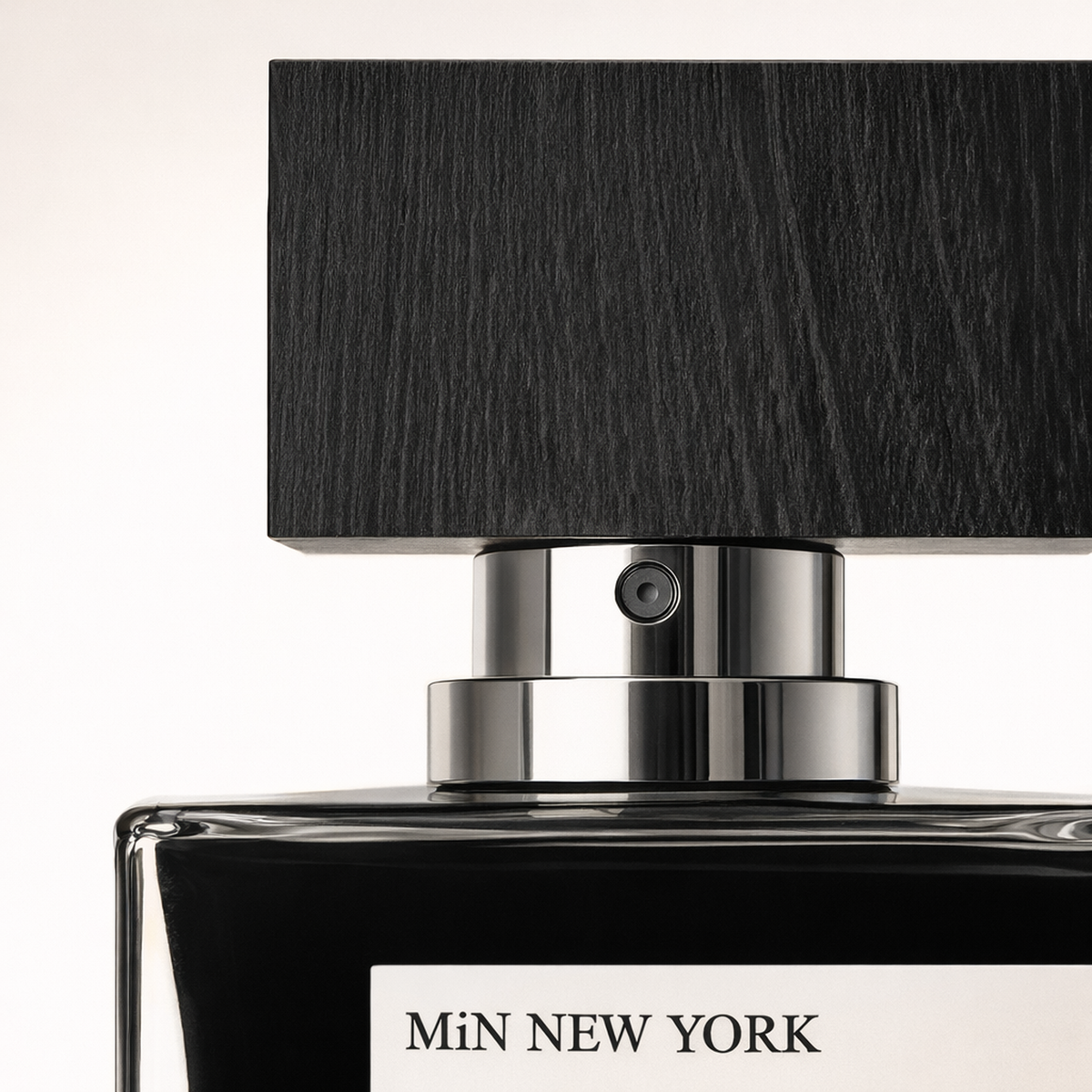 Min New York Momento Travel EDP cap macro detail gallery showcase